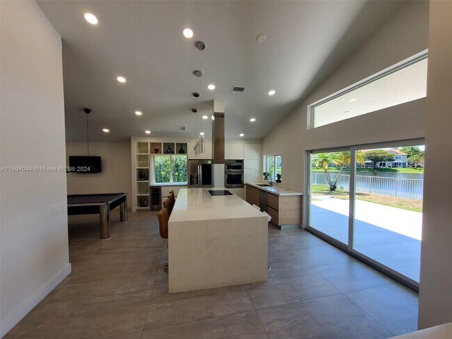Building Photo - 924 Stanton Dr