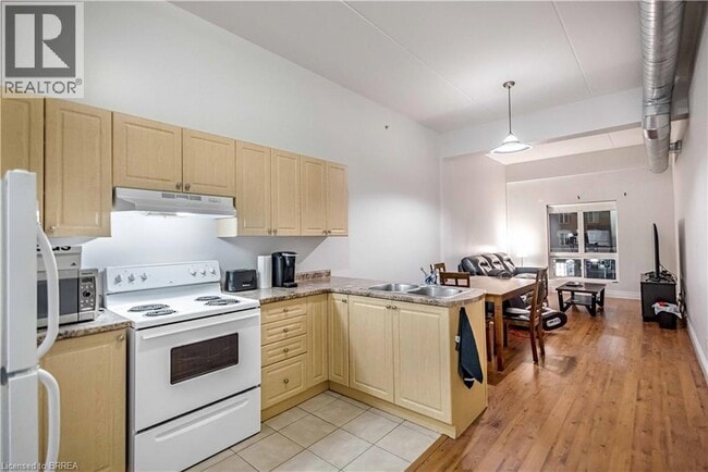 Building Photo - 150 Colborne St W