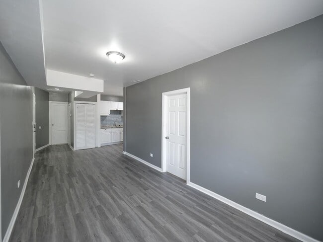 Building Photo - 346 N Laramie Ave