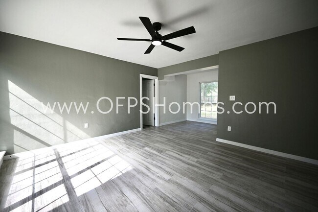 Foto del edificio - 4 Bed Crestview Home