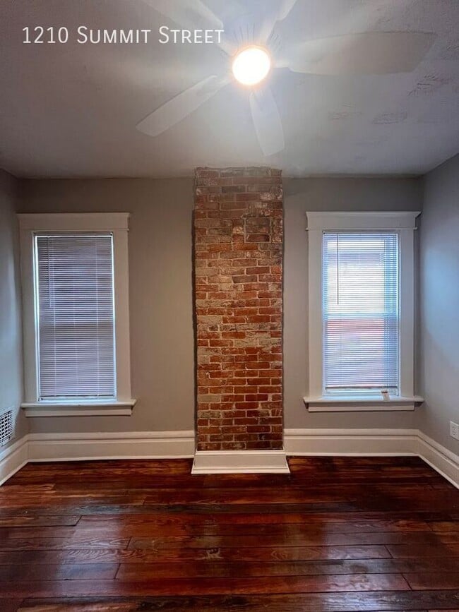 Building Photo - 1210 Summit St