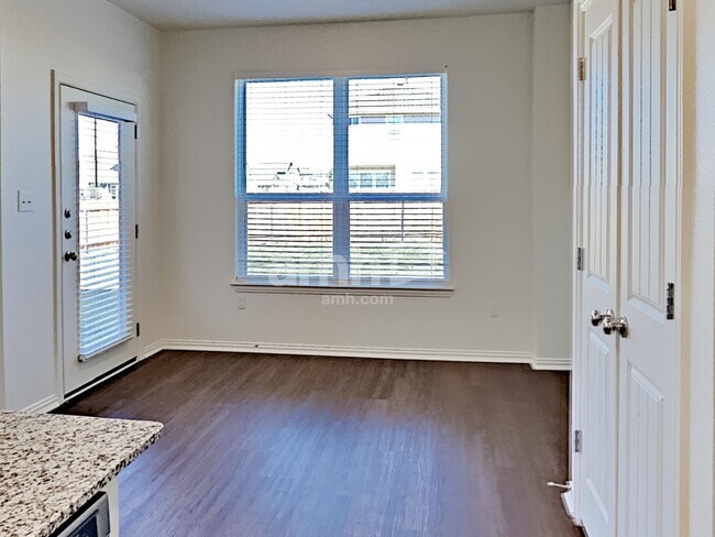 Building Photo - 2709 Meadowood Heights