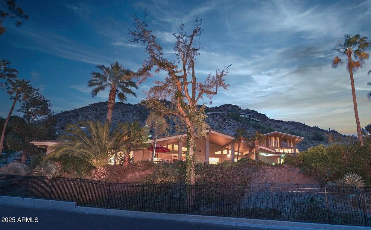 Foto del edificio - 3500 E Lincoln Dr