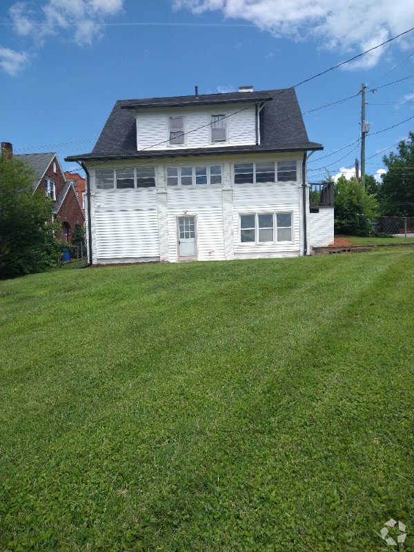 Building Photo - 301 D St