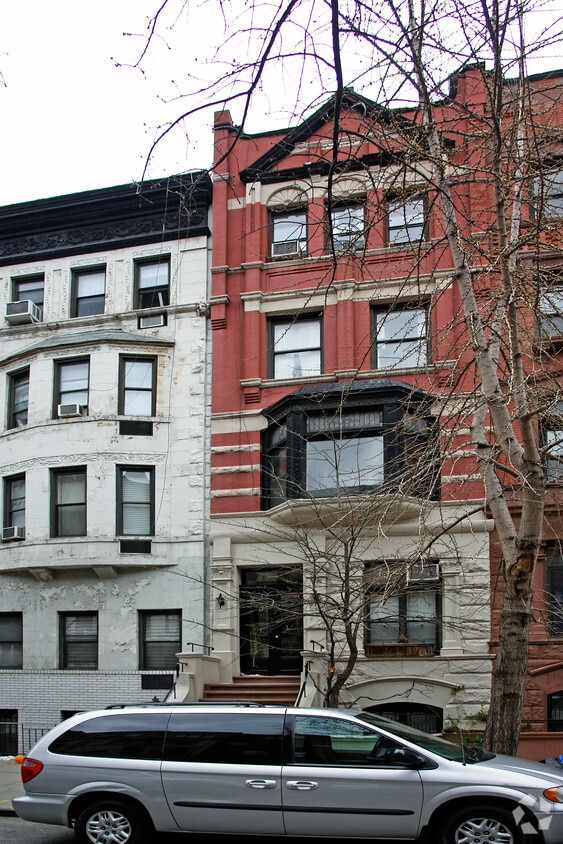 Building Photo - 153 W 76th St