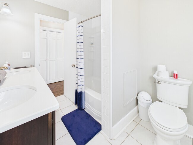 Foto del edificio - 201 Bluebird Ln