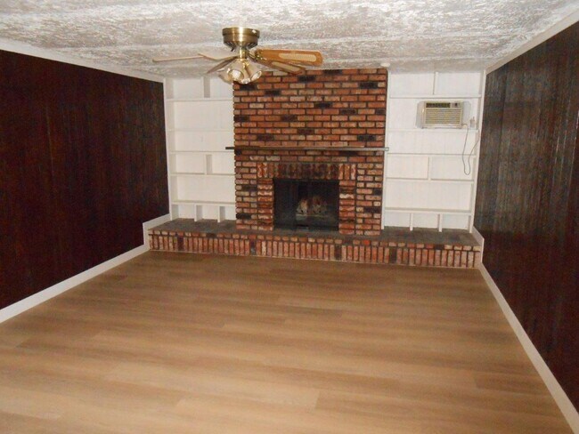 Foto del edificio - Single Story Home w/4 Bedrooms in Spring V...