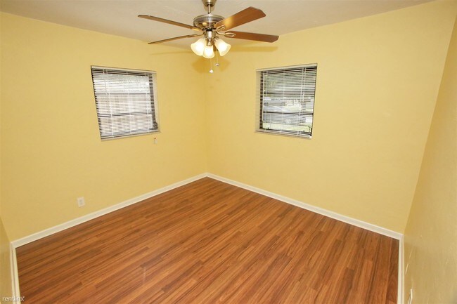 Building Photo - 2 br, 1 bath House - 2480 NE 12th Avenue