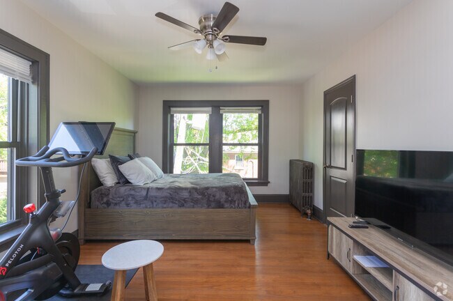 Estudio en esquina, 1BA c/ejemplo de muebles - 304 W Touhy Ave