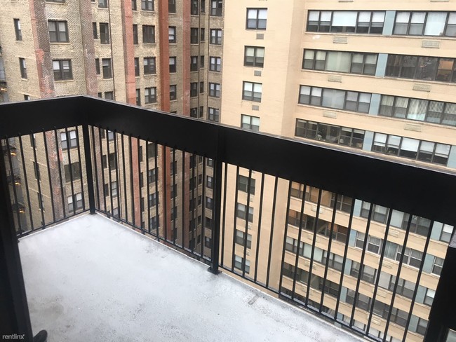 Foto del edificio - 222 E Pearson St