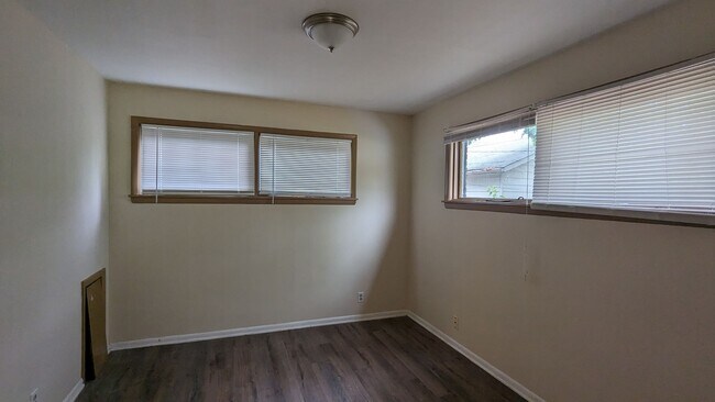 Foto del edificio - 1470-1472 Babbit Rd