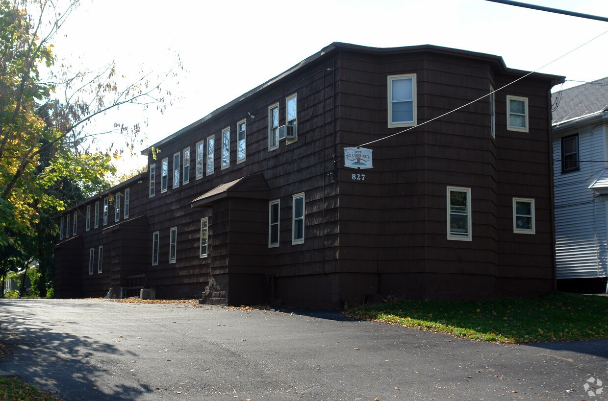 Foto del edificio - 827 Park St