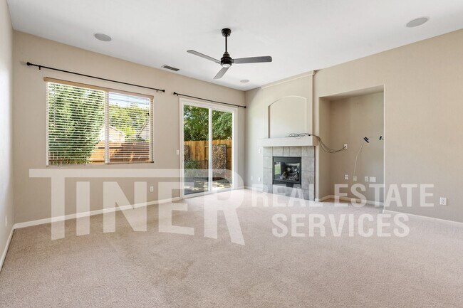 Building Photo - Stylish Pet-Friendly Home In The Gateway W...