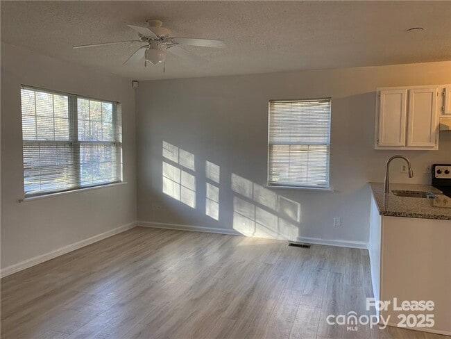 Building Photo - 104 Pepper Cir