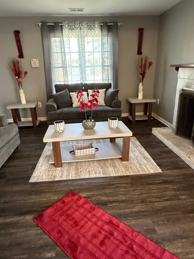 Foto del edificio - 4537 Reeves Pl