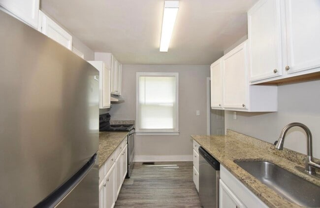 Building Photo - 2320 Henry Cir