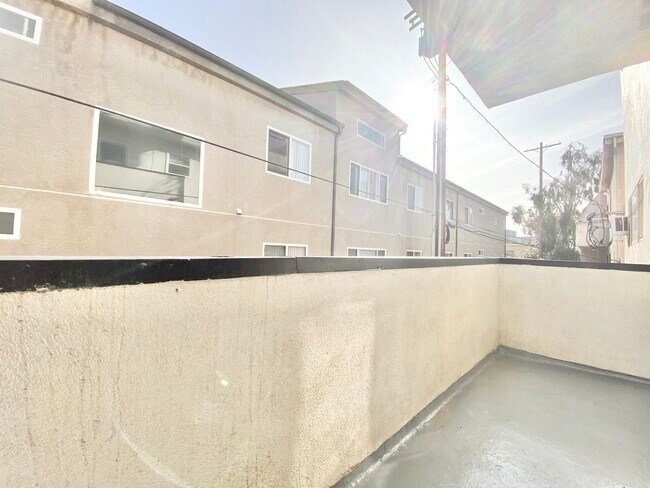 Foto del edificio - 5726 Camellia Ave