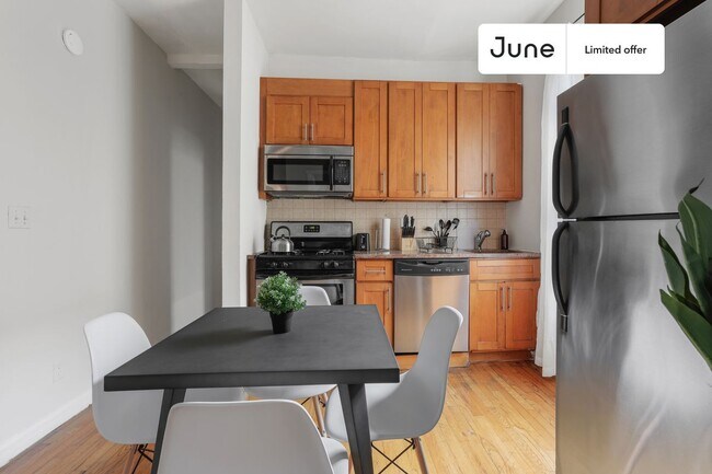 Building Photo - 211 W 109th St