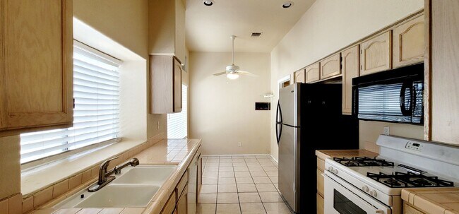 Building Photo - 7524 Holloran Ct