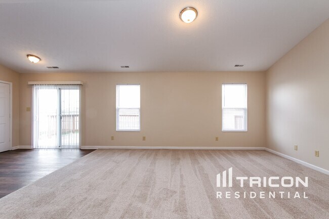 Building Photo - 8832 Trumpeter Dr