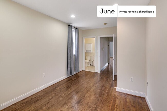 Foto del edificio - Room in Shared 3 bed/2.5 bath home