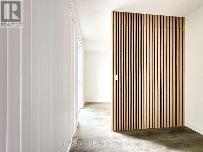 Photo du bâtiment - 180 Front St E