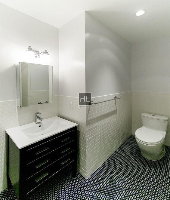 Building Photo - Large One Bedroom on the Upper East Side