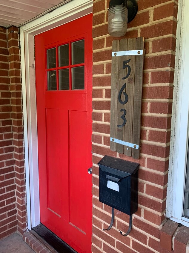 Private entry and private dedicated driveway for up to 3 cars - 561 Northern Ave
