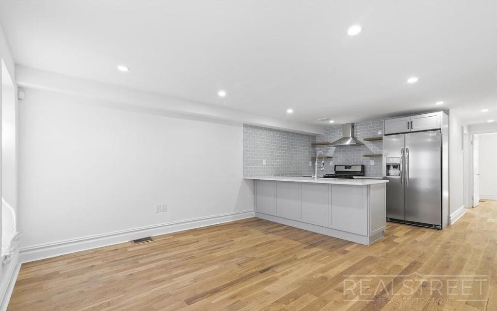 Primary Photo - Somers Street