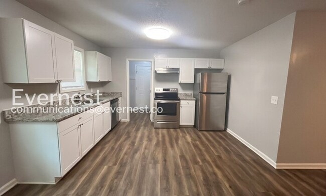 Building Photo - 715 W Creek Cir