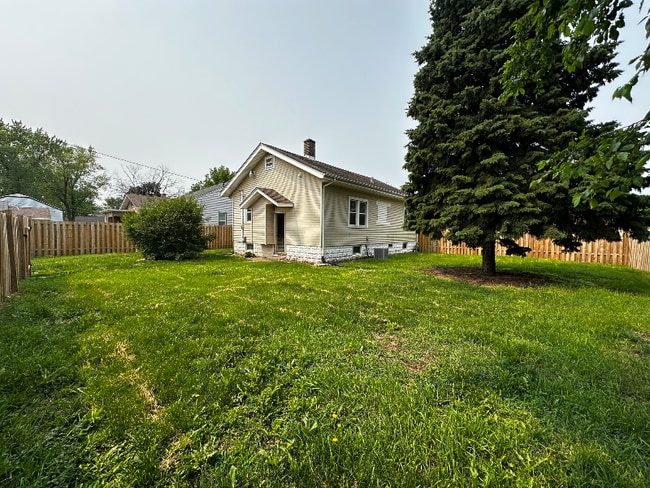 Building Photo - 1409 8th St