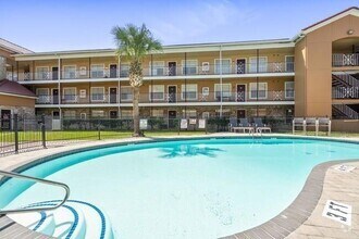 Building Photo - 6259 Westheimer Rd
