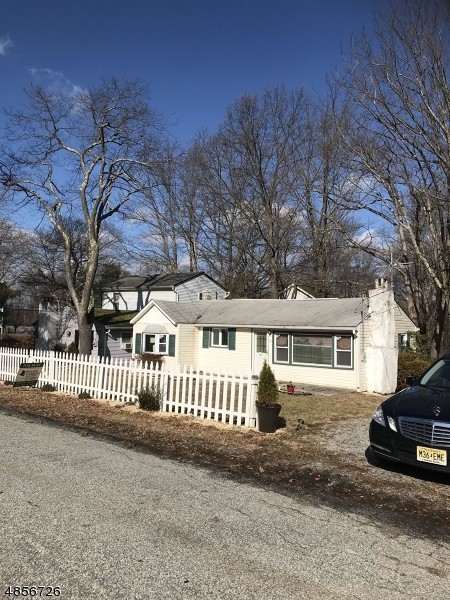 Primary Photo - 26 Maplewood Ln