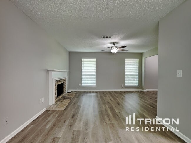 Building Photo - 2610 Townhall Ln