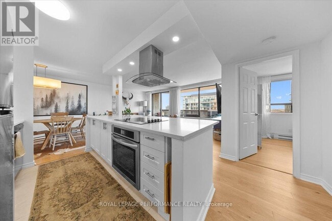 Building Photo - 470 Laurier Ave W