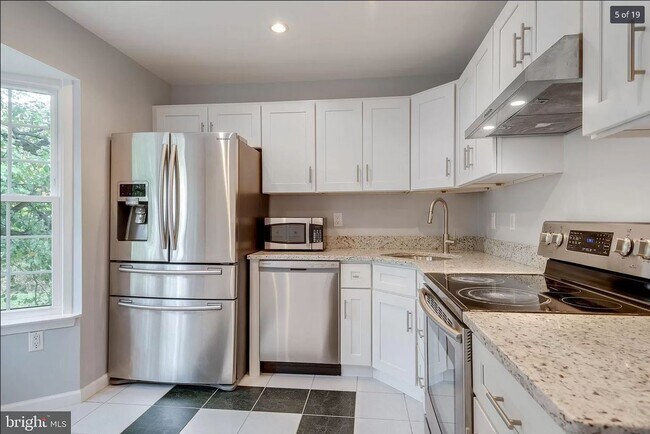 Building Photo - 2426 Ridgehampton Ct