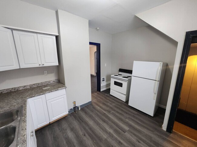 Foto del edificio - Charming 3-Bedroom Property in Prime Location (Section 8 Vouchers Accepted)