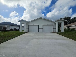 Building Photo - 874 Apartment St