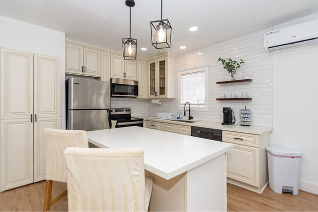 Foto del edificio - 102 S Lockwood Dr