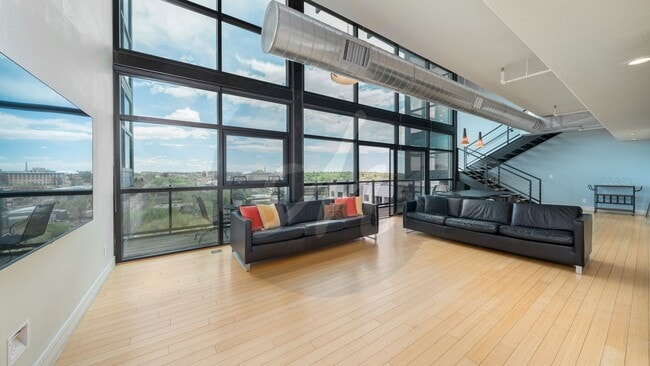 Photo - 417 E Kiowa St Apartment