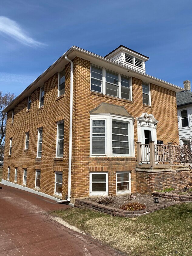 Primary Photo - 1326 Drake St