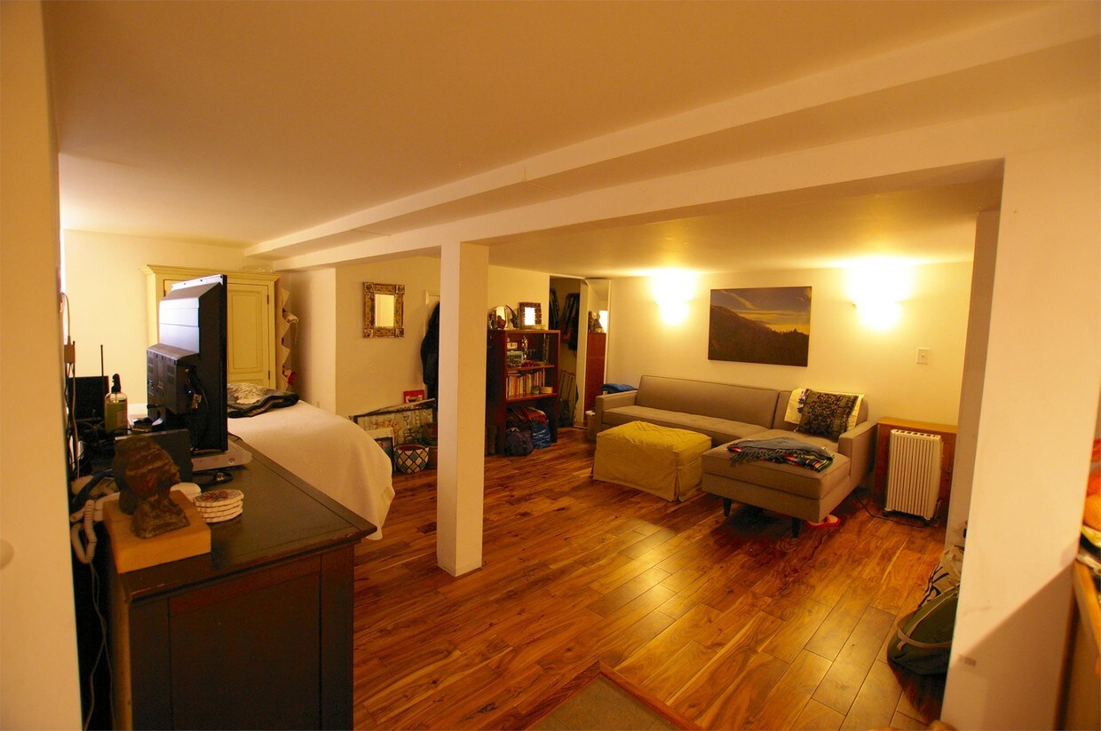 Primary Photo - 548-552 Ashbury St