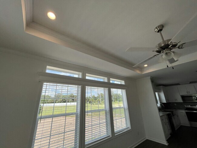 Building Photo - 978 Avanti Way Blvd