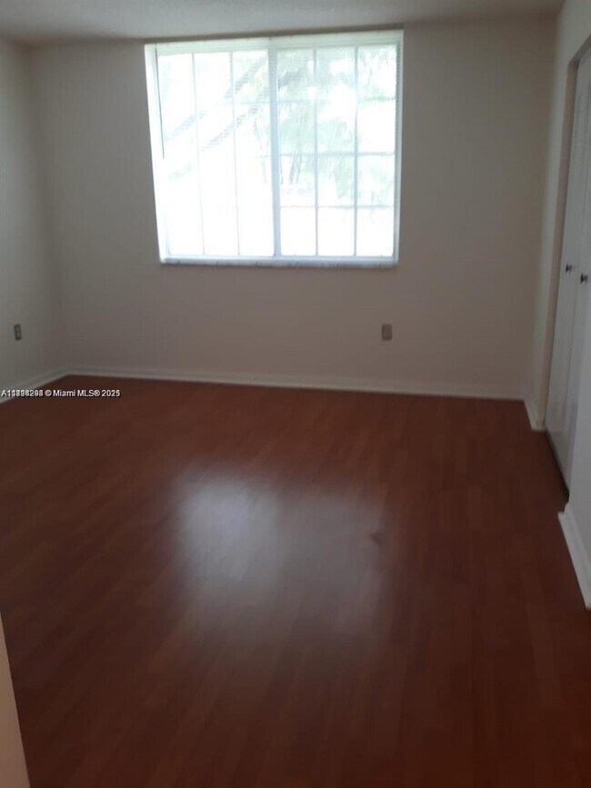 Foto del edificio - 2123 Renaissance Blvd
