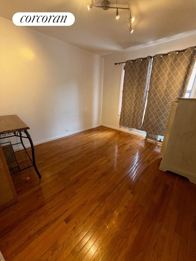 Foto del edificio - 415 E 187th St