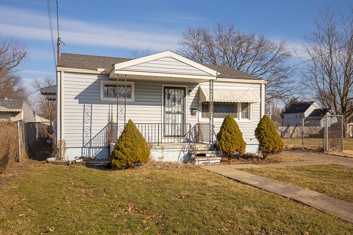 Primary Photo - 3 Bed/2 bath Single House!!