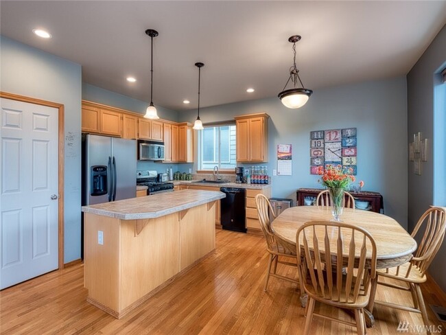 Kitchen - 1406 180th St SW