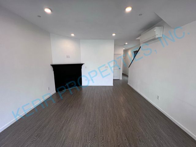 Foto del edificio - FREE RENT! Spacious 4-Bedroom Townhouse with 3.5 Baths in Prime Happy Valley Location – 2021 Sq F...