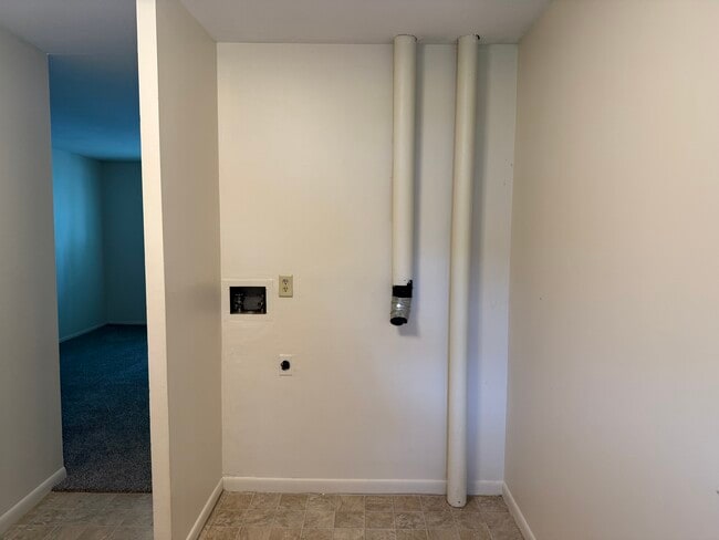 Building Photo - 1916/1918 Building