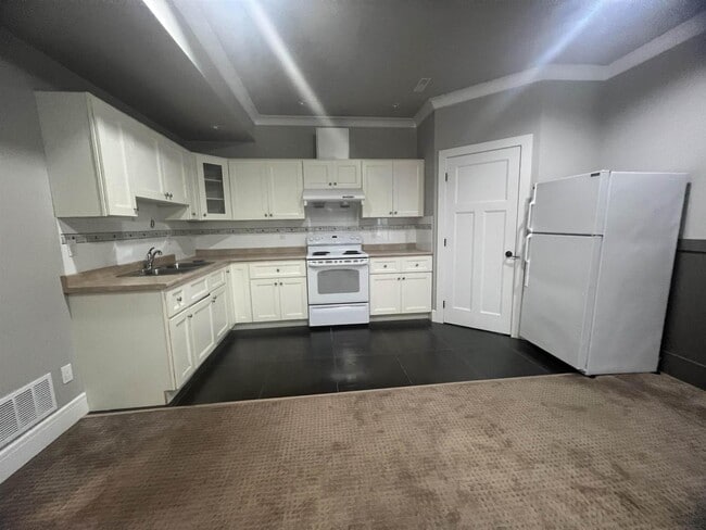 Building Photo - Basement-163xx 25TH AVENUE